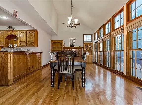 3rd image of 14744 Eby St