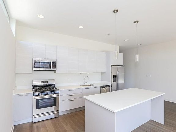 3rd image of 863 N Franklin St #304