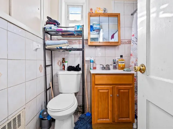 48 Vansiclen Avenue image 13 of 27