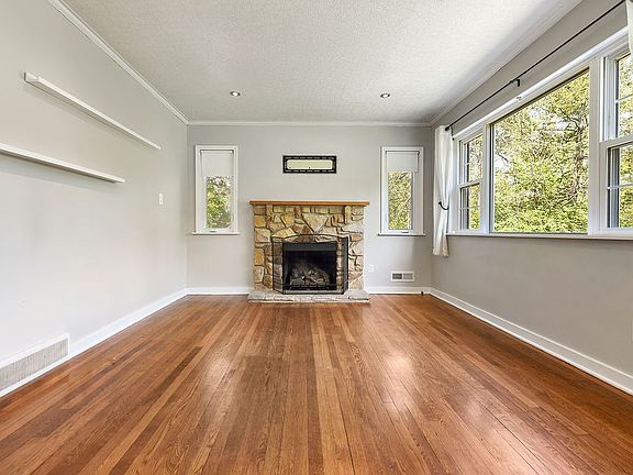 3rd image of 3237 Apache Rd