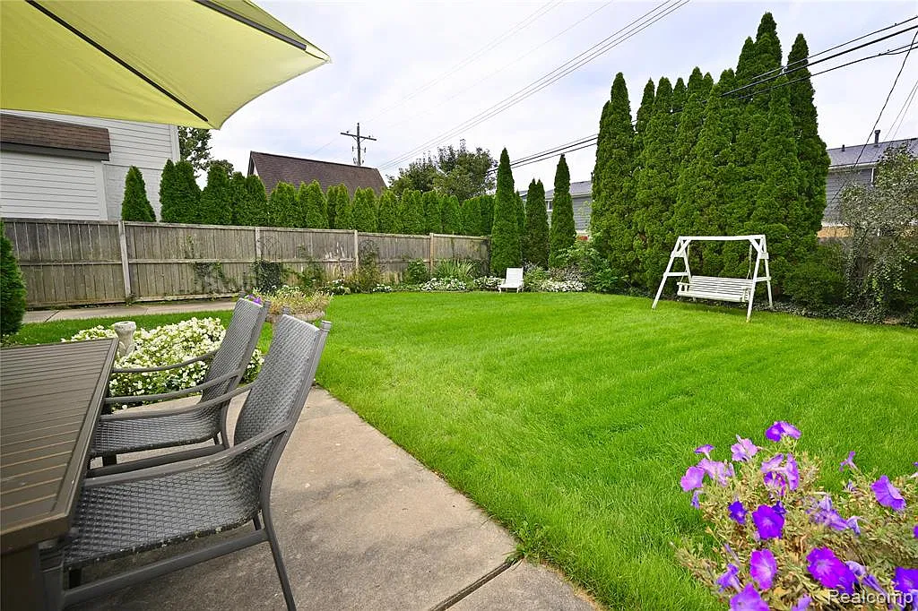 3 bed, 2.5 bath, 1234 sqft, $3,000 — Photo 4