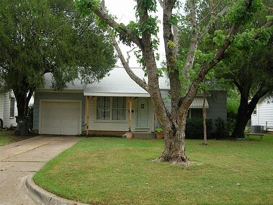2nd image of 3305 Barrett Pl