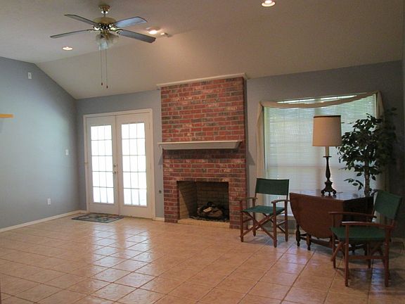 4th image of 3903 Idylwood St