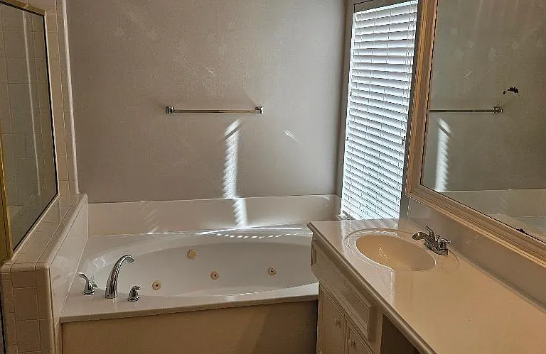 1413 W Webster St — Photo 22