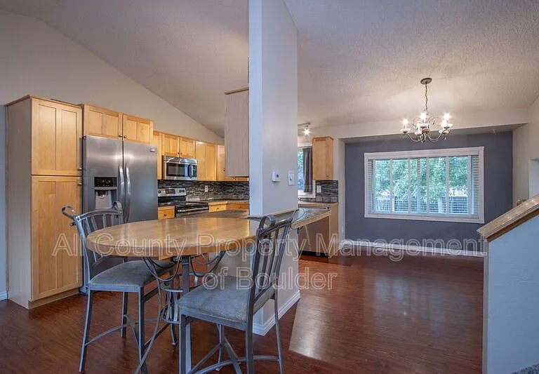 2124 Stuart St — Photo 7