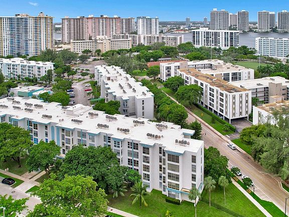 3rd image of 17620 E Atlantic Boulevard #310
