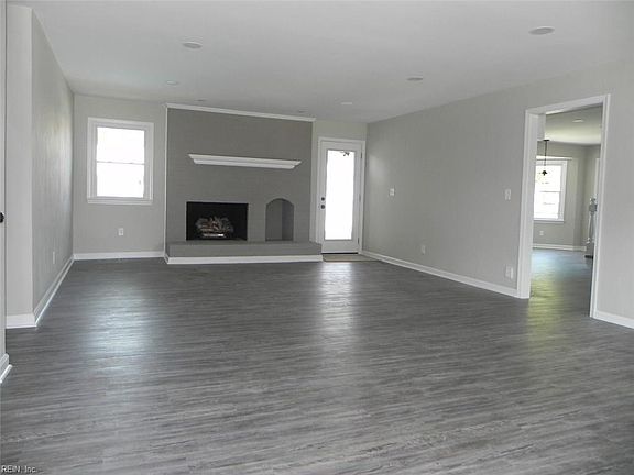 5th image of 1033 Weeping Willow Dr
