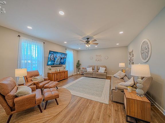 5th image of 1990 E Lockwood Rd