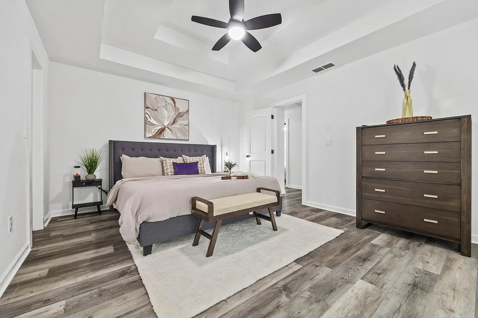 3 bed, 2.0 bath, $6,087 — Photo 3
