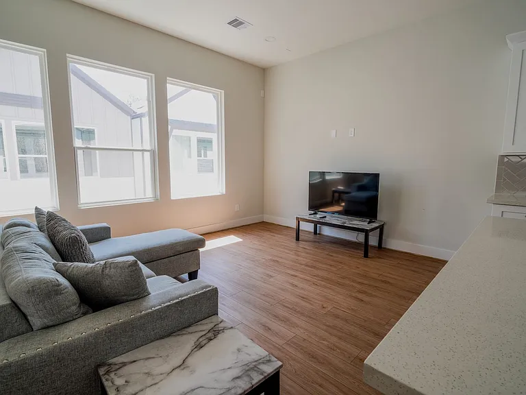 615 Northew St #G — Photo 17