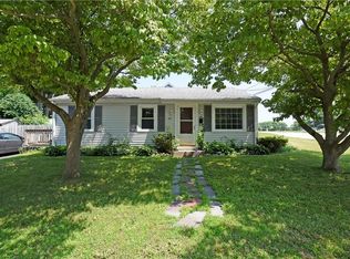 40 Maplewood St, East Providence, RI 02914