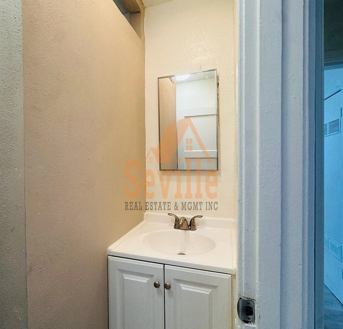 Studio, 374 sqft, $1,525 — Photo 4
