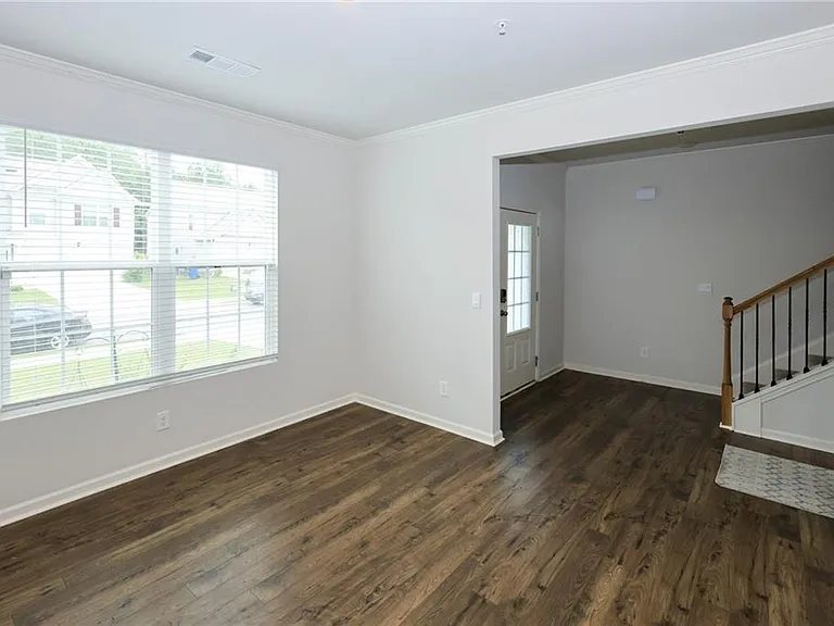 7566 Jennadee Dr — Photo 5