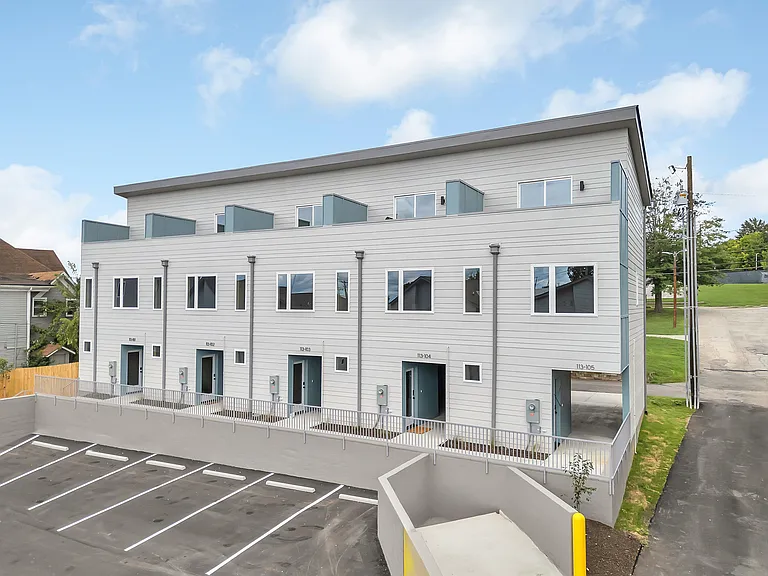 113 E Oldham Ave — Photo 1