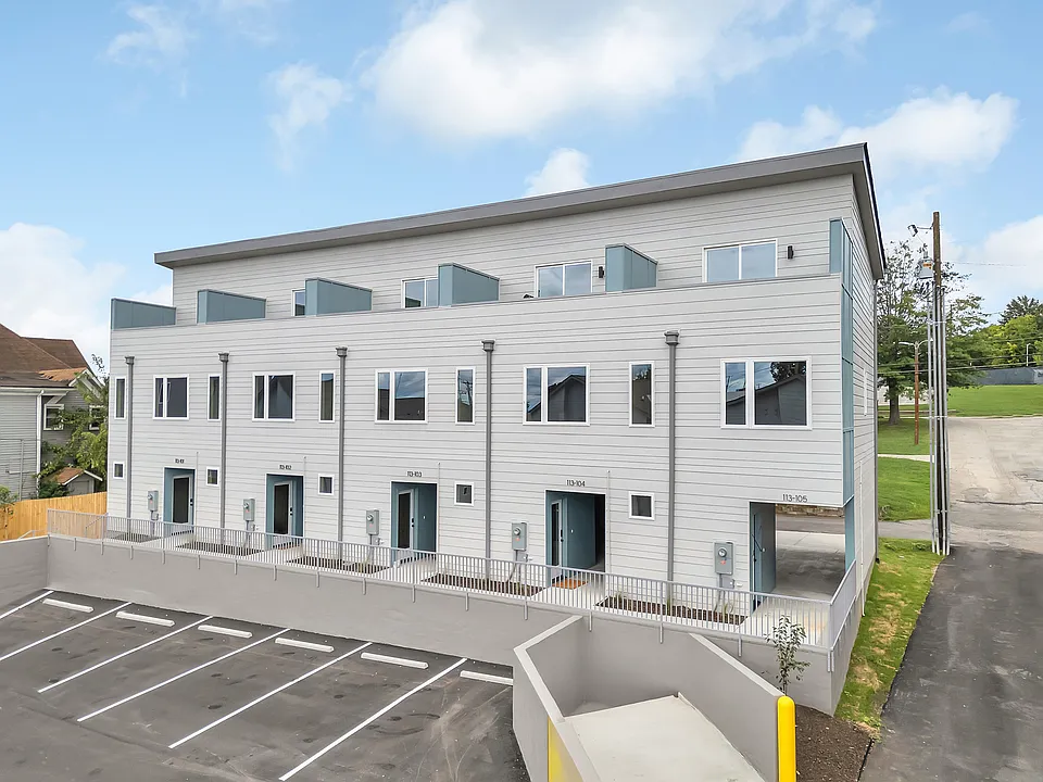 113 E Oldham Ave