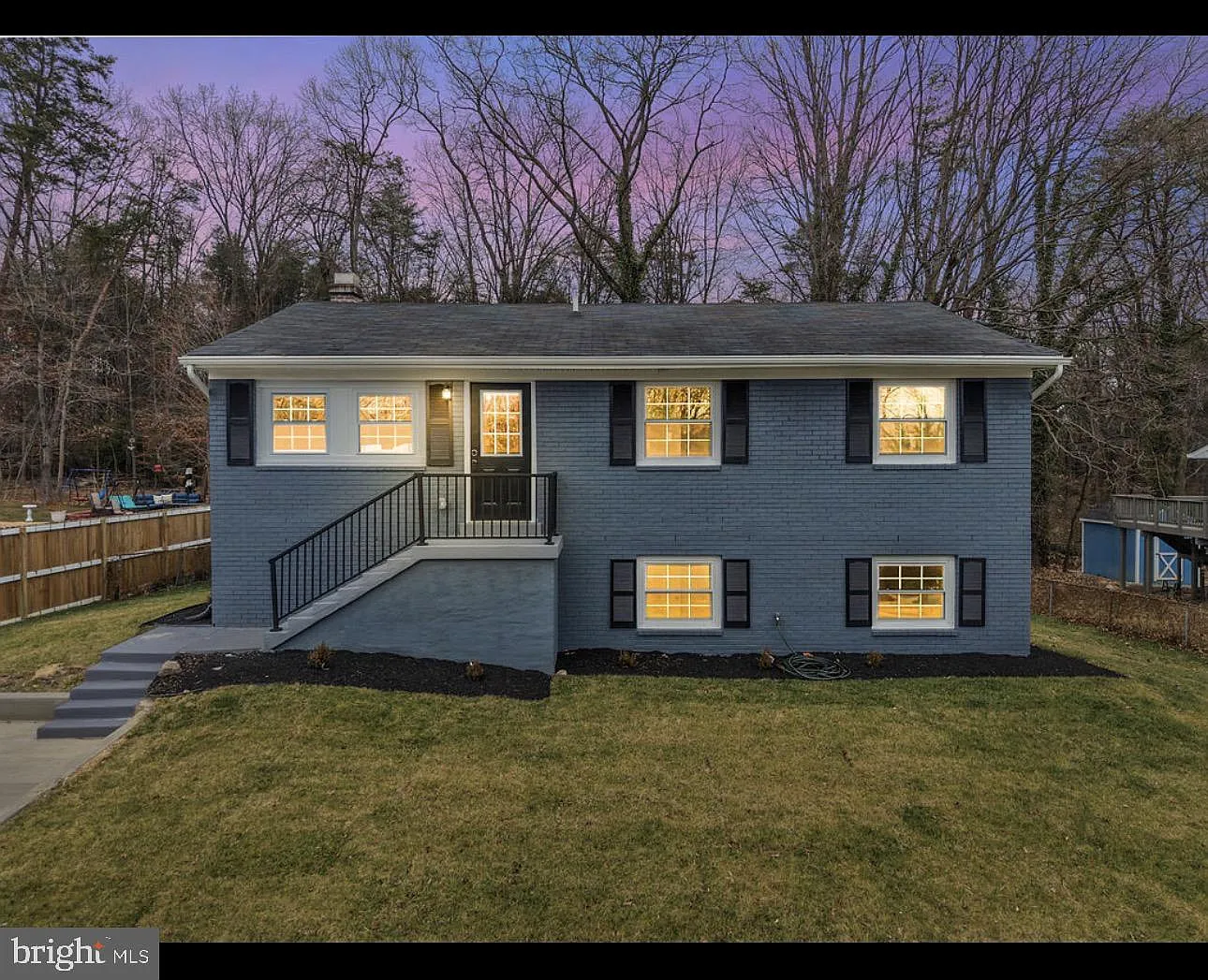 3 bed, 2.0 bath, 1294 sqft, $3,200 — Photo 1