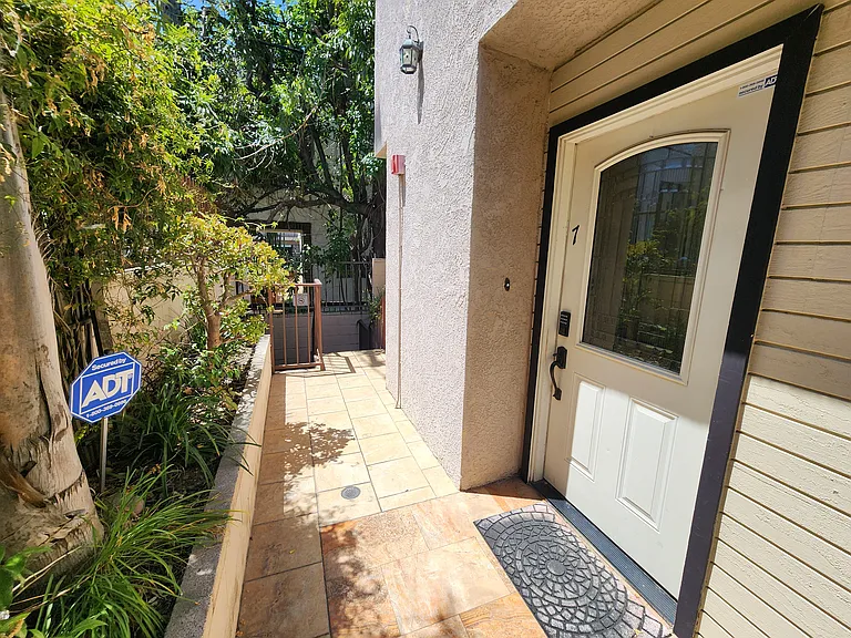 620 W Doran St #7 — Photo 35