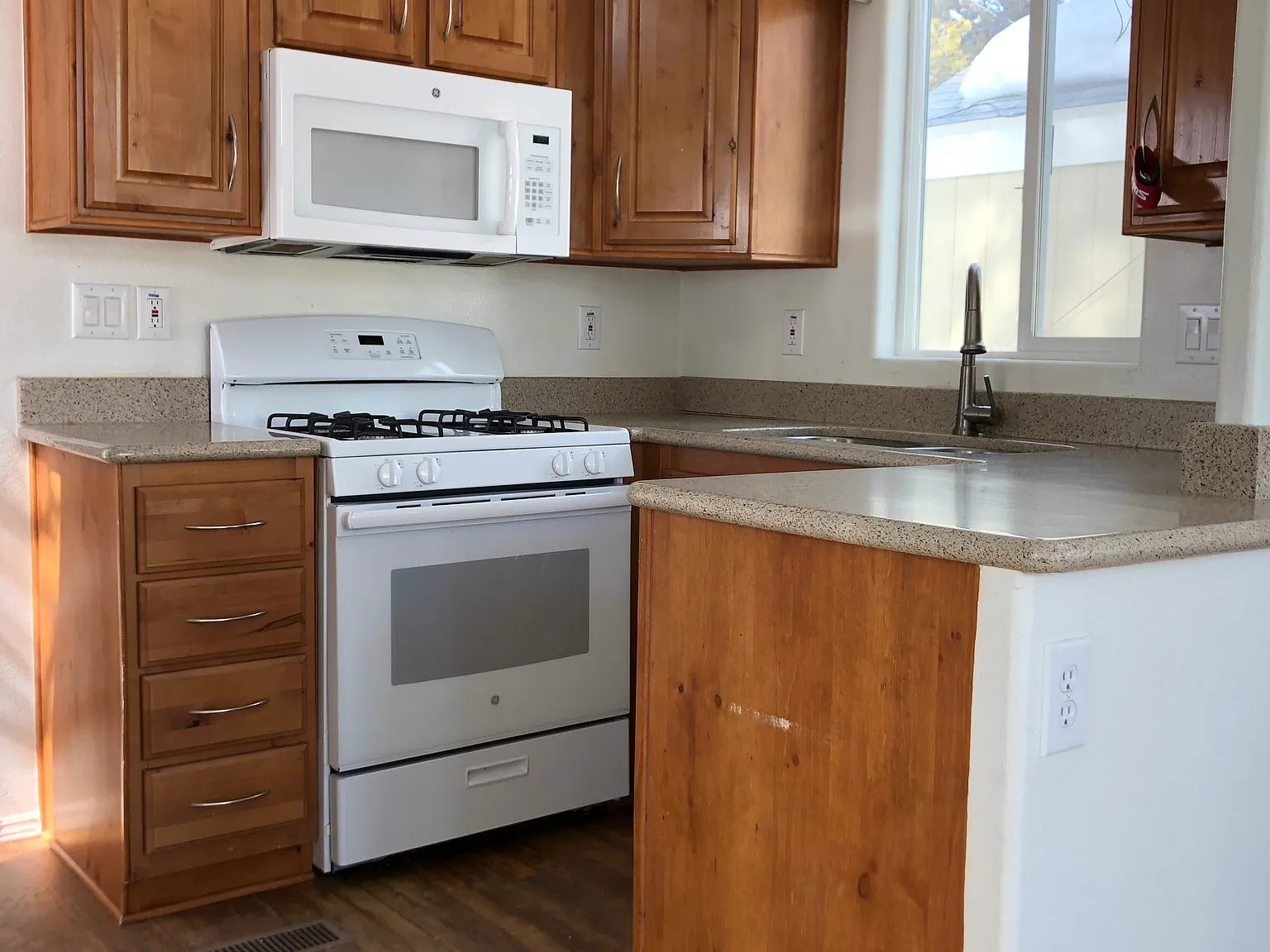 1 bed, 400 sqft, $2,000 — Photo 3