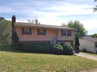 5238 Linda Vista Dr, Charleston, WV 25313