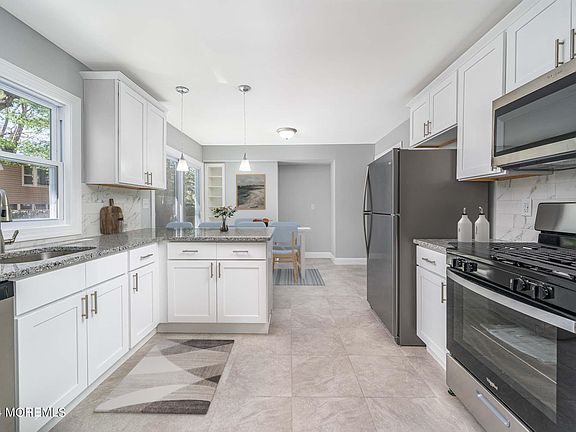 5th image of 17 Woodridge Avenue