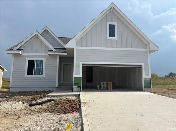 1826 Silver Maple Dr, Norwalk, IA 50211