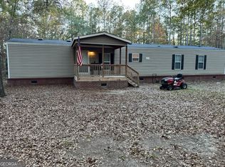 466 Sandy Point Cir, Knoxville, GA 31050