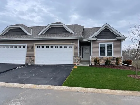704 Keystone Dr, Waukesha, WI 53189