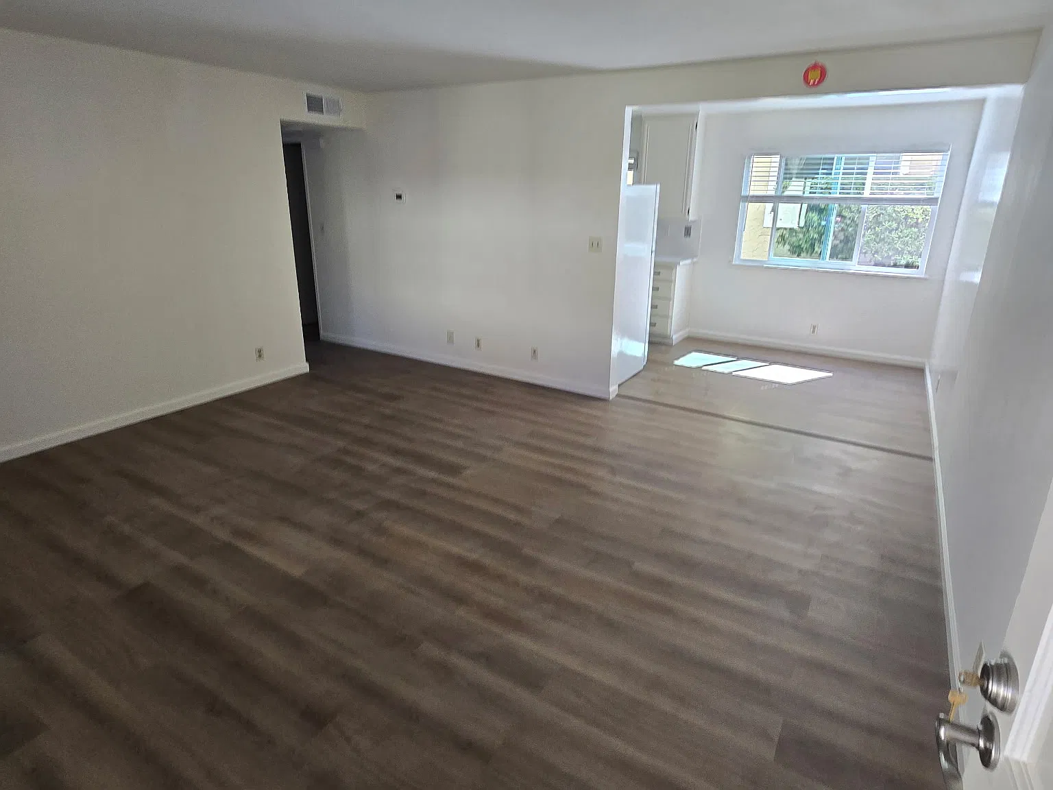 2 bed, 800 sqft, $3,100 — Photo 3