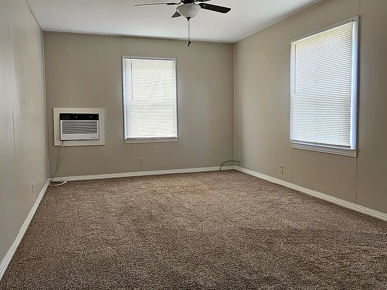 1814 Oklahoma Dr — Photo 2