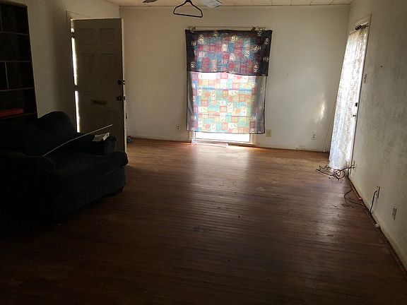 2nd image of 2419 Woodrow Dr