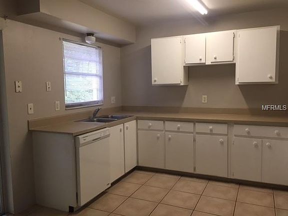 5th image of 989 Liskeard Ave