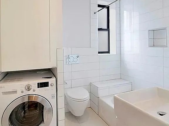 5th image of 262 Elizabeth St APT 1a
