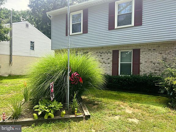 3rd image of 1183 Cedar Ave