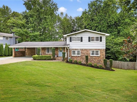 2864 Fontainebleau Dr, Dunwoody, GA 30360