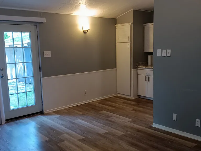 747 Sherbrook Dr — Photo 4