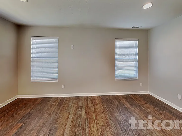 6077 W Jamison Dr — Photo 2