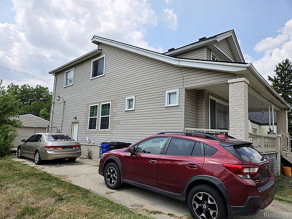 2nd image of 4175 Beaconsfield St