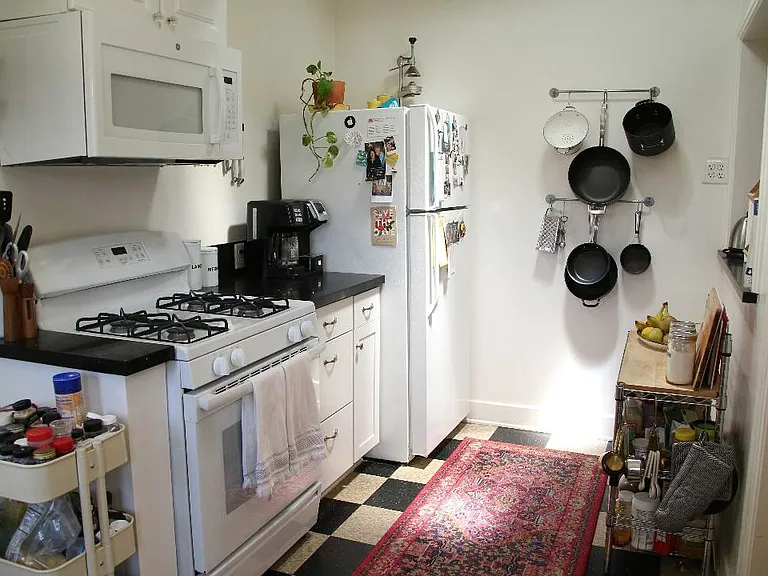 Beautiful Kitchen with Dishwasher, Washer/Dryer in Charming 2 BDR/1 BA Retro Row Duplex Apartment.