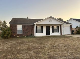 675 Oxford Ln, Claremore, OK 74017