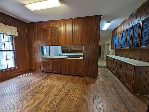 4th image of 100 Crestview Drive