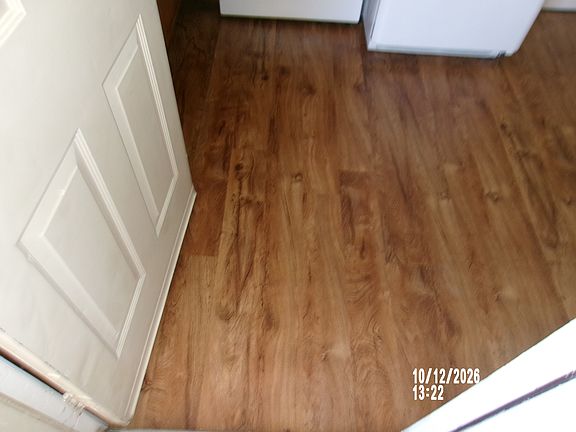 3rd image of 915 7th St NE APT I