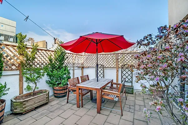 Sold by Lander Real Estate | media 23