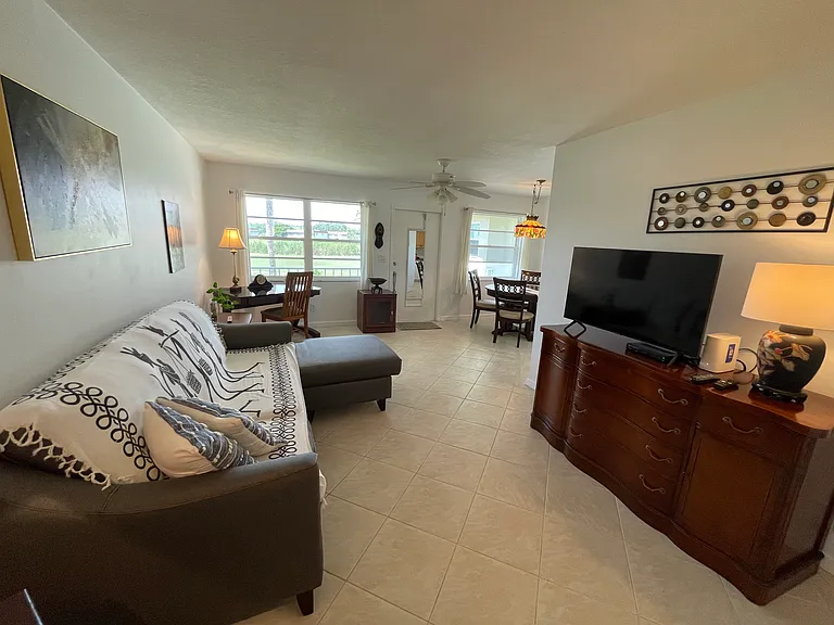 33 Pine Arbor Ln #203 — Photo 2