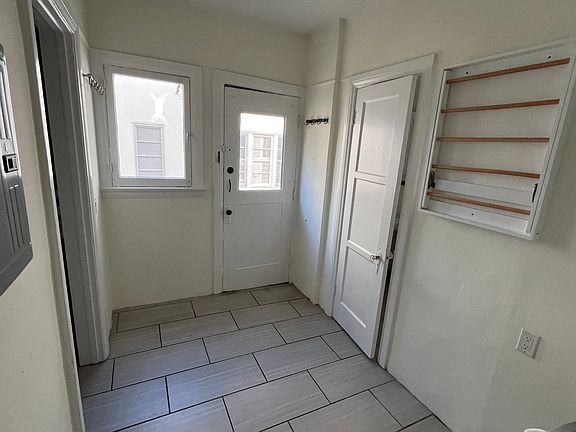 5th image of 1831 Kelton Ave