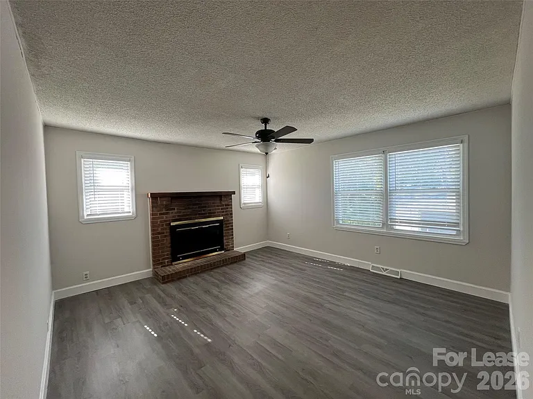 1120 Hensley Rd W — Photo 14