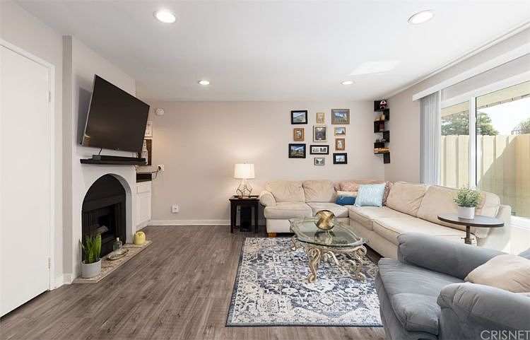 1st image of 18631 Collins St APT 33