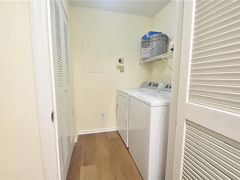 310 Granville Ct NE #1 — Photo 20