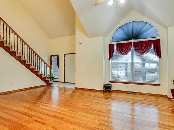 5th image of 5627 N Delta Ave