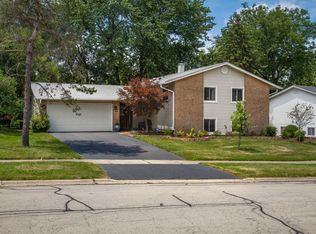 6602 Taylor Dr, Woodridge, IL 60517
