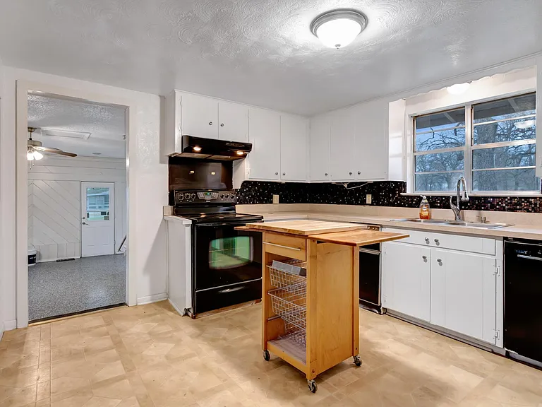 410 Shady Ln — Photo 19